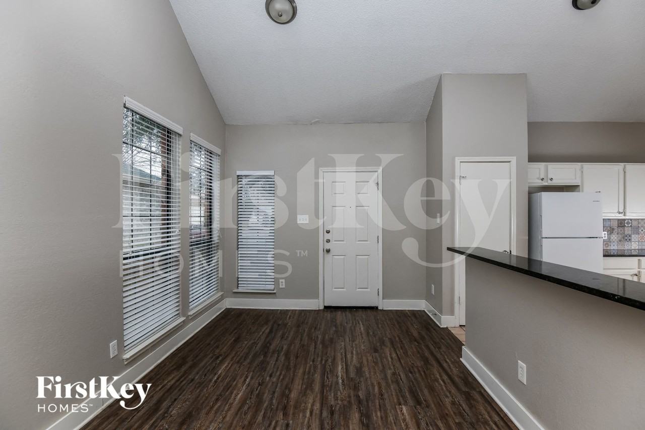 4213 Amy Dr - Photo 6 of 15