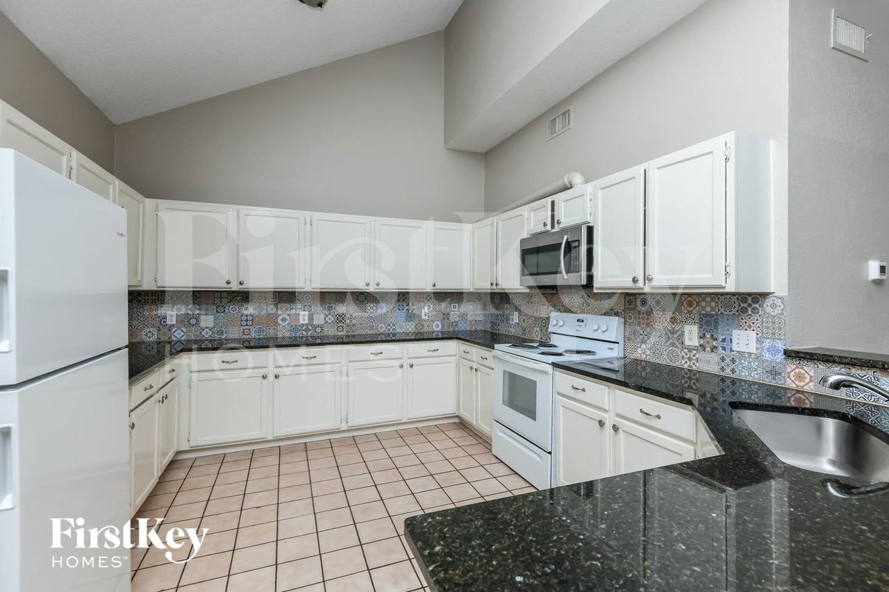 4213 Amy Dr - Photo 7 of 15