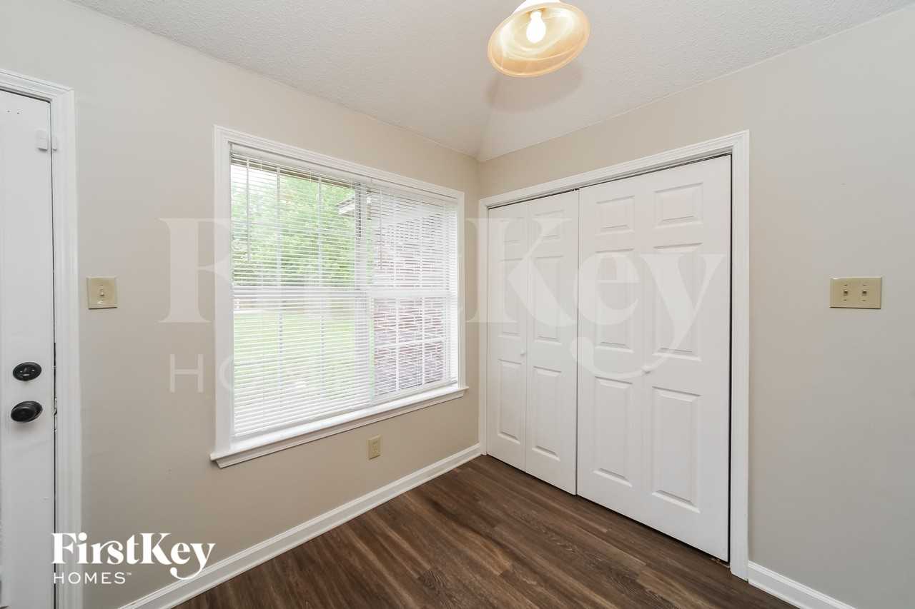 4194 Rainey Woods Dr - Photo 4 of 15