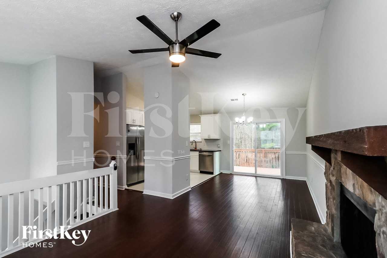 405 Sheringham Ct - Photo 3 of 15