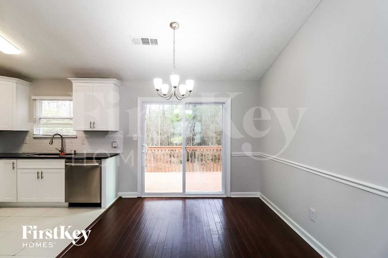 405 Sheringham Ct - Photo 4 of 15