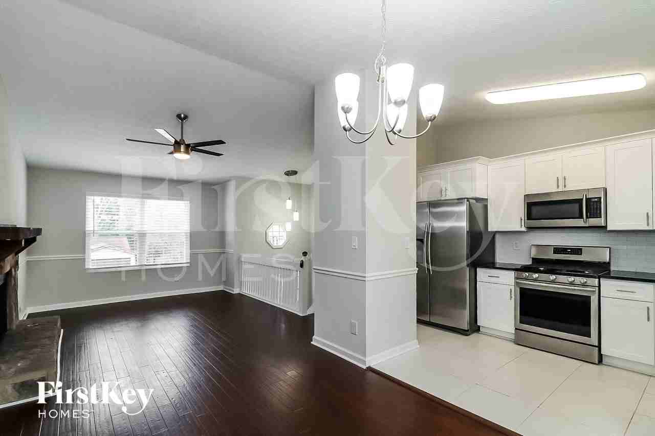405 Sheringham Ct - Photo 5 of 15