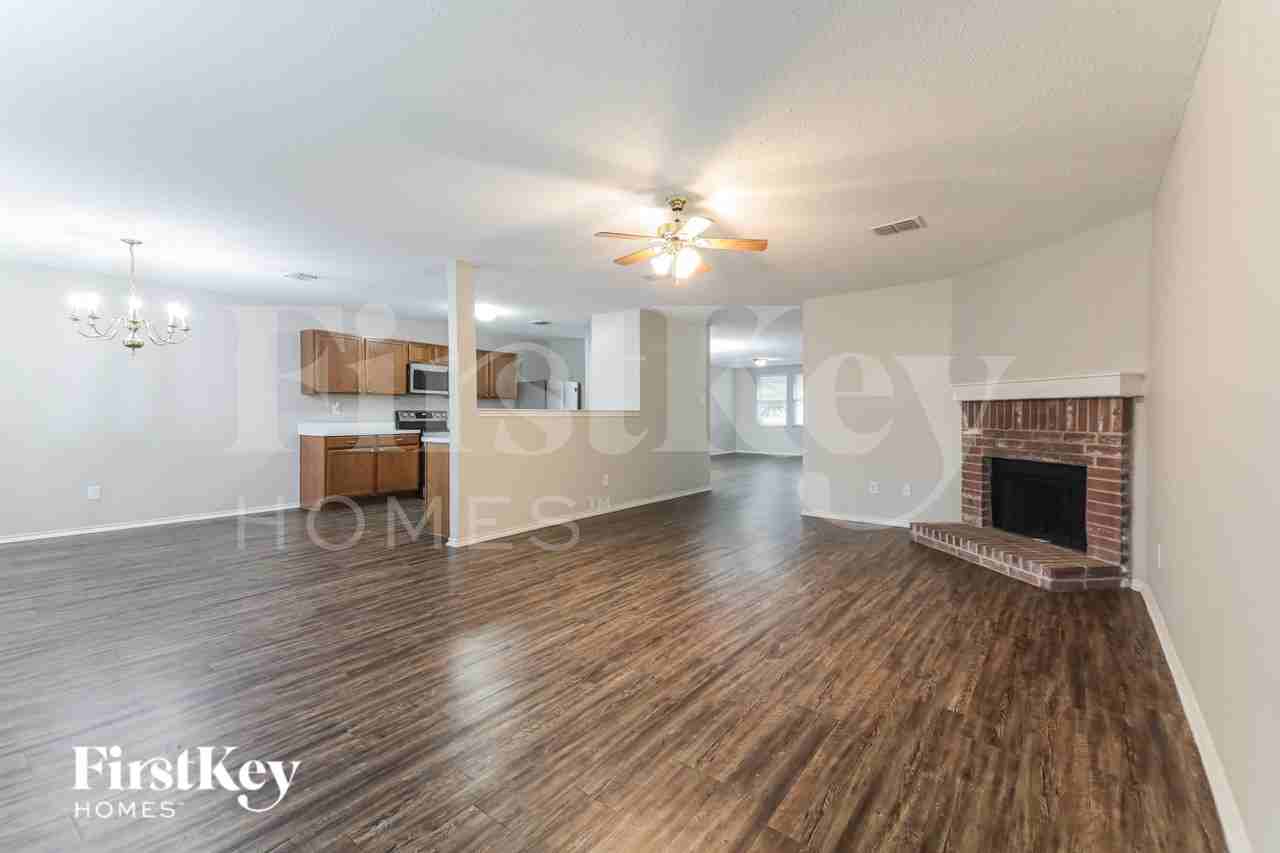 3716 Mariner St - Photo 4 of 19