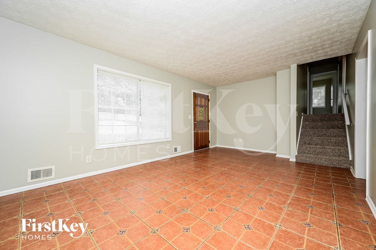 3327 Creekwood Dr - Photo 2 of 19