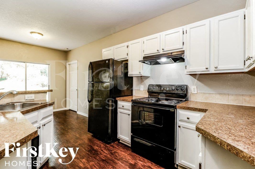 2849 Peake St - Photo 6 of 15