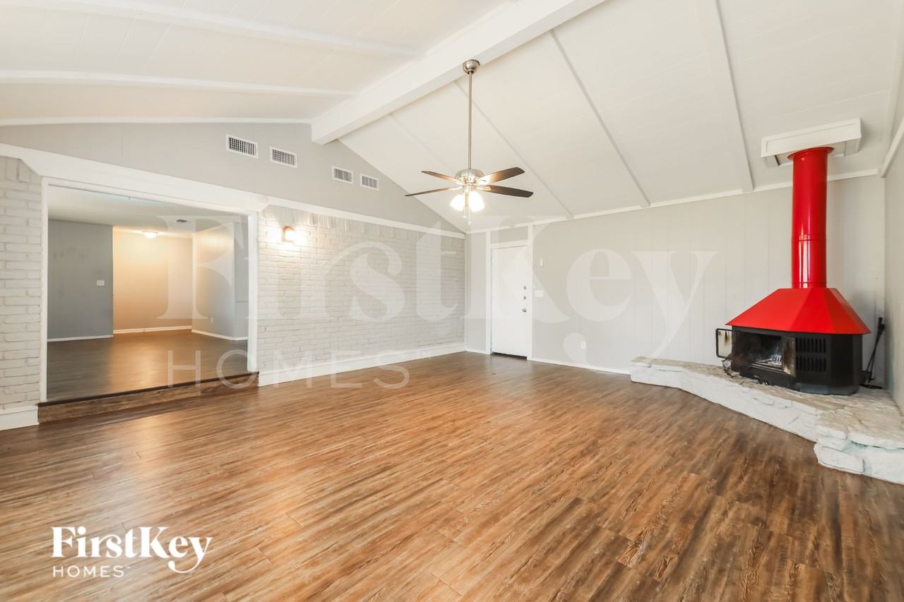 2813 Silvermeadow Ln - Photo 6 of 20