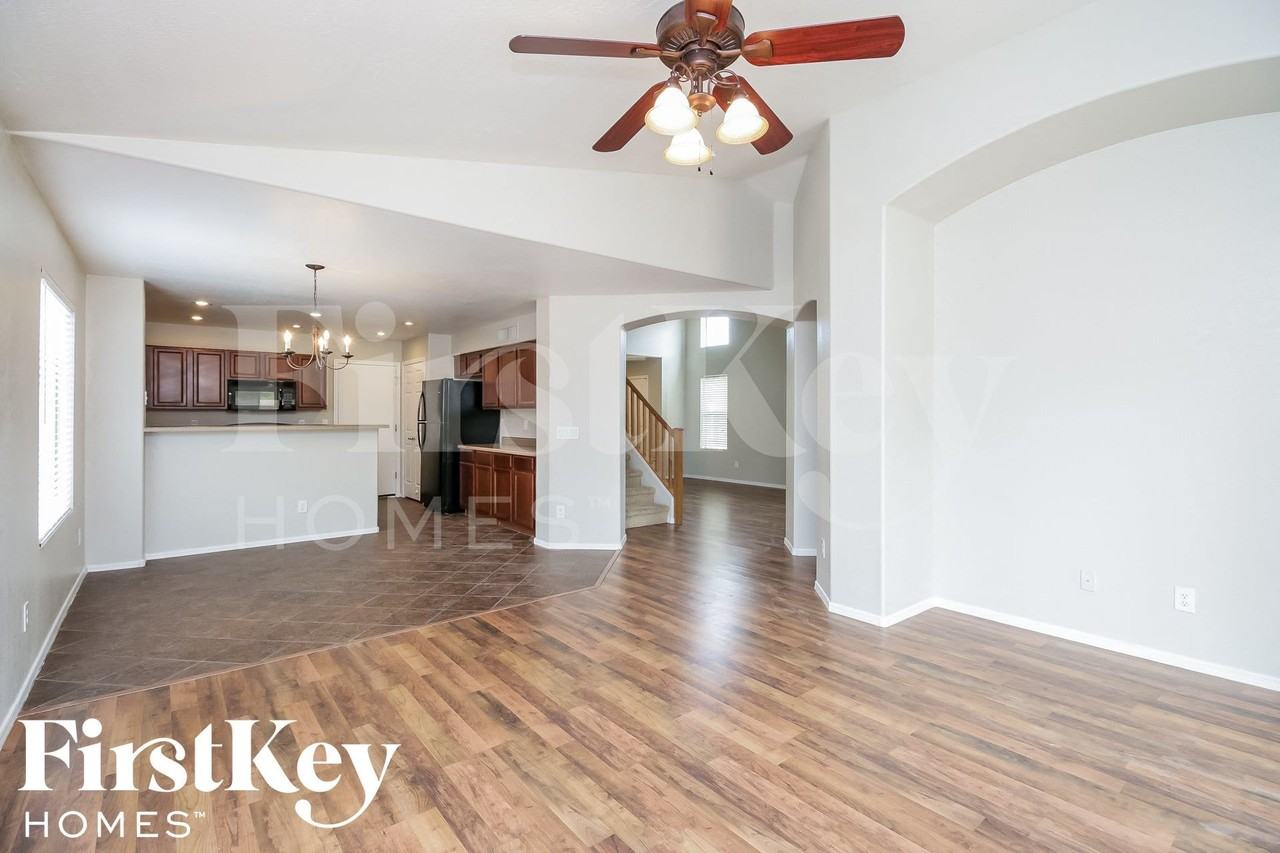 2641 W Prospector Way - Photo 4 of 15