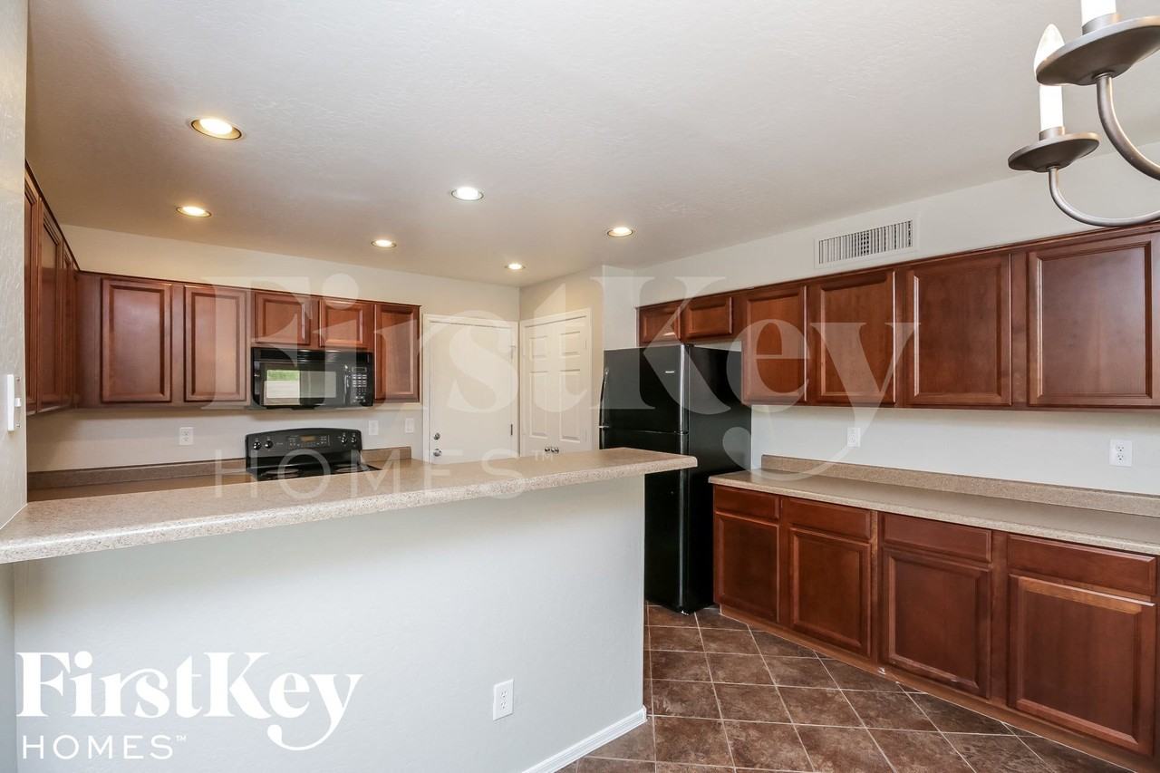 2641 W Prospector Way - Photo 5 of 15