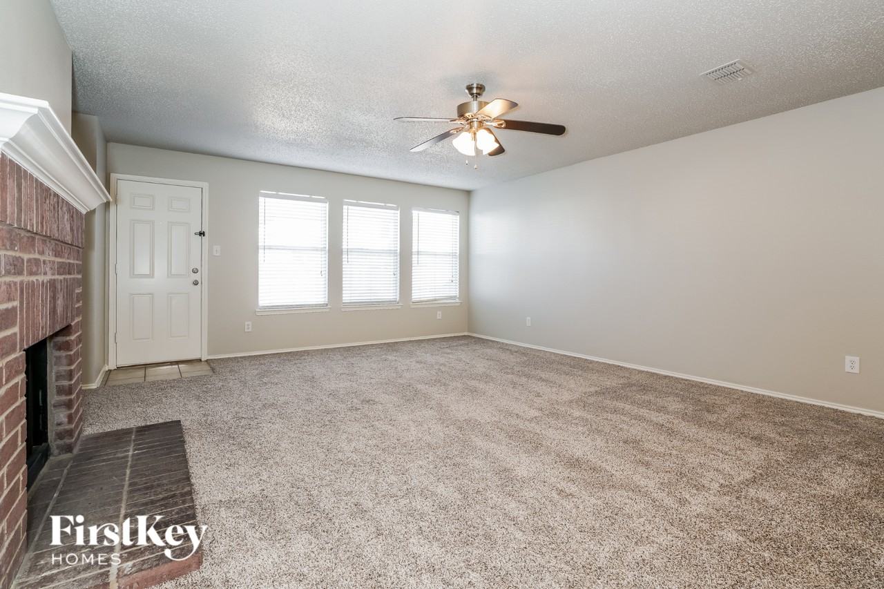 2447 Mallory Ln - Photo 3 of 16