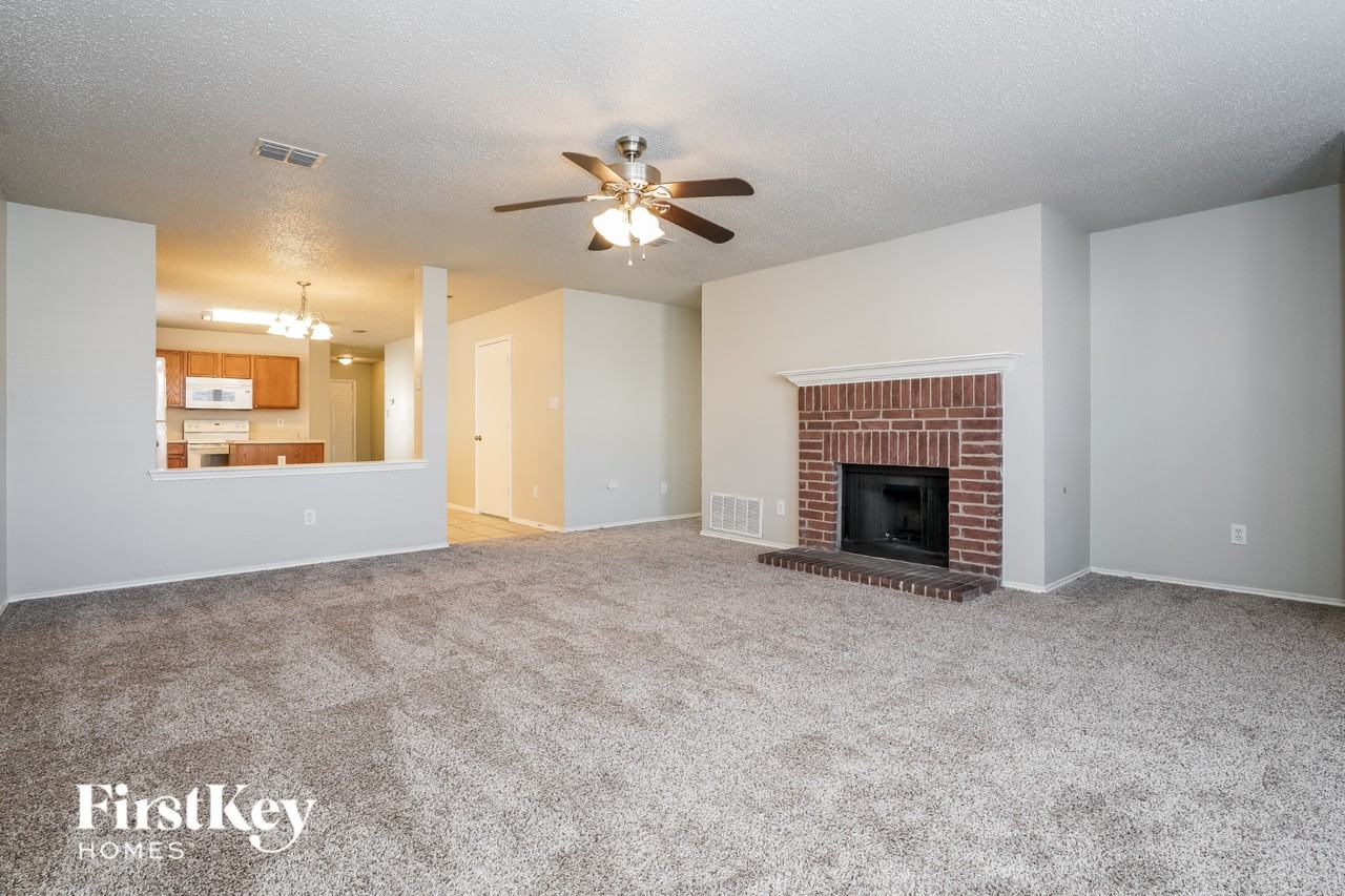 2447 Mallory Ln - Photo 4 of 16