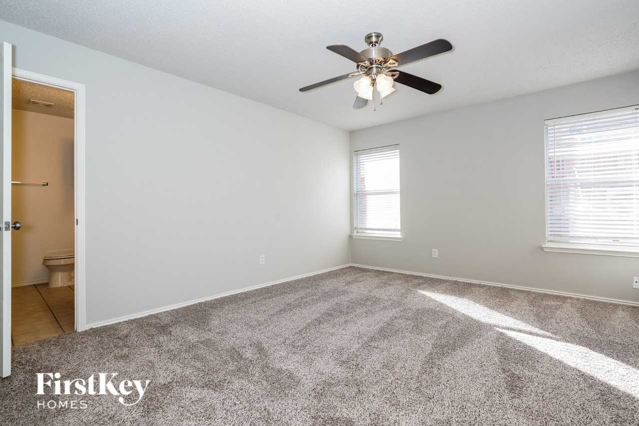 2447 Mallory Ln - Photo 7 of 16