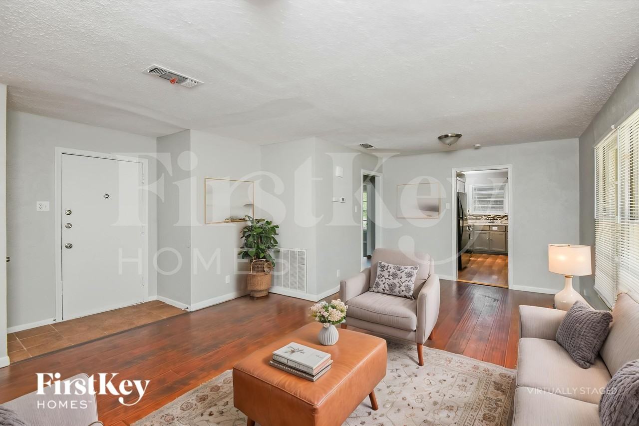 2217 Major Dr - Photo 3 of 19