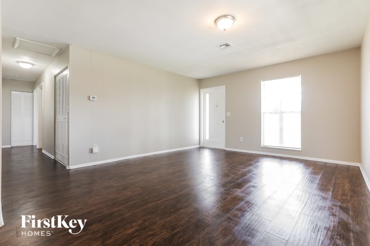 19061 Cochran Blvd - Photo 3 of 15