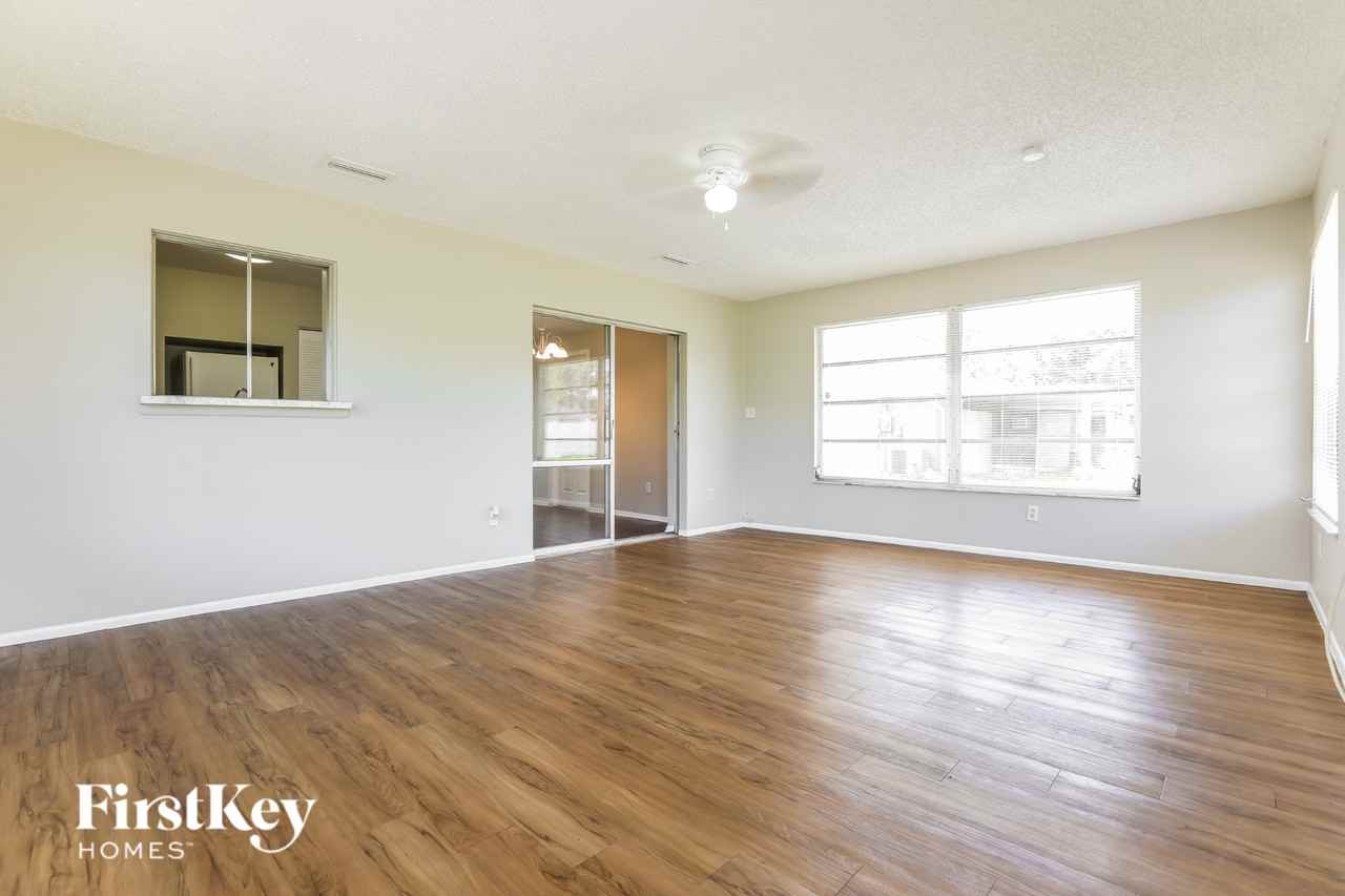 19061 Cochran Blvd - Photo 5 of 15