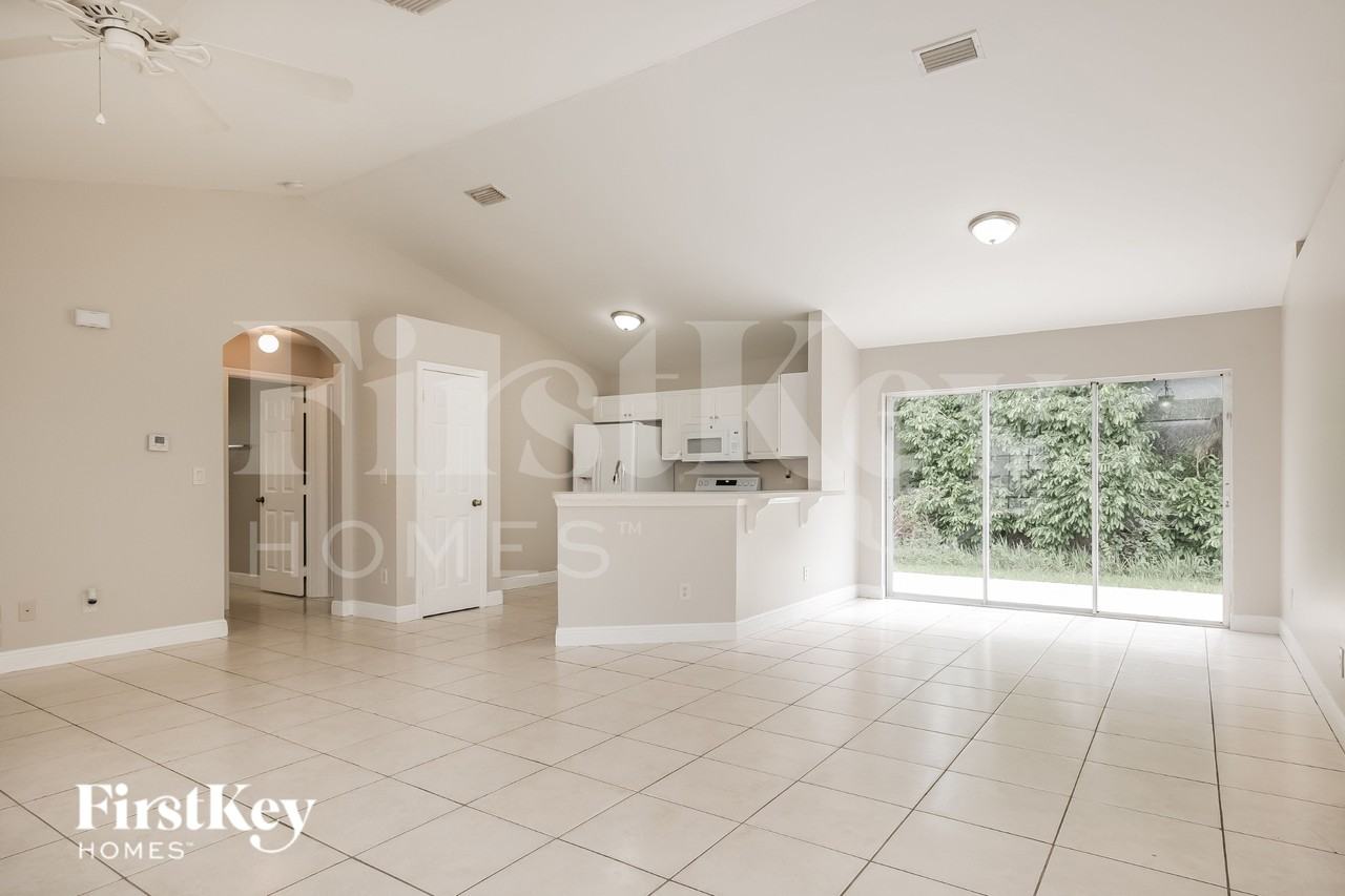 1703 Dale Ave - Photo 3 of 16