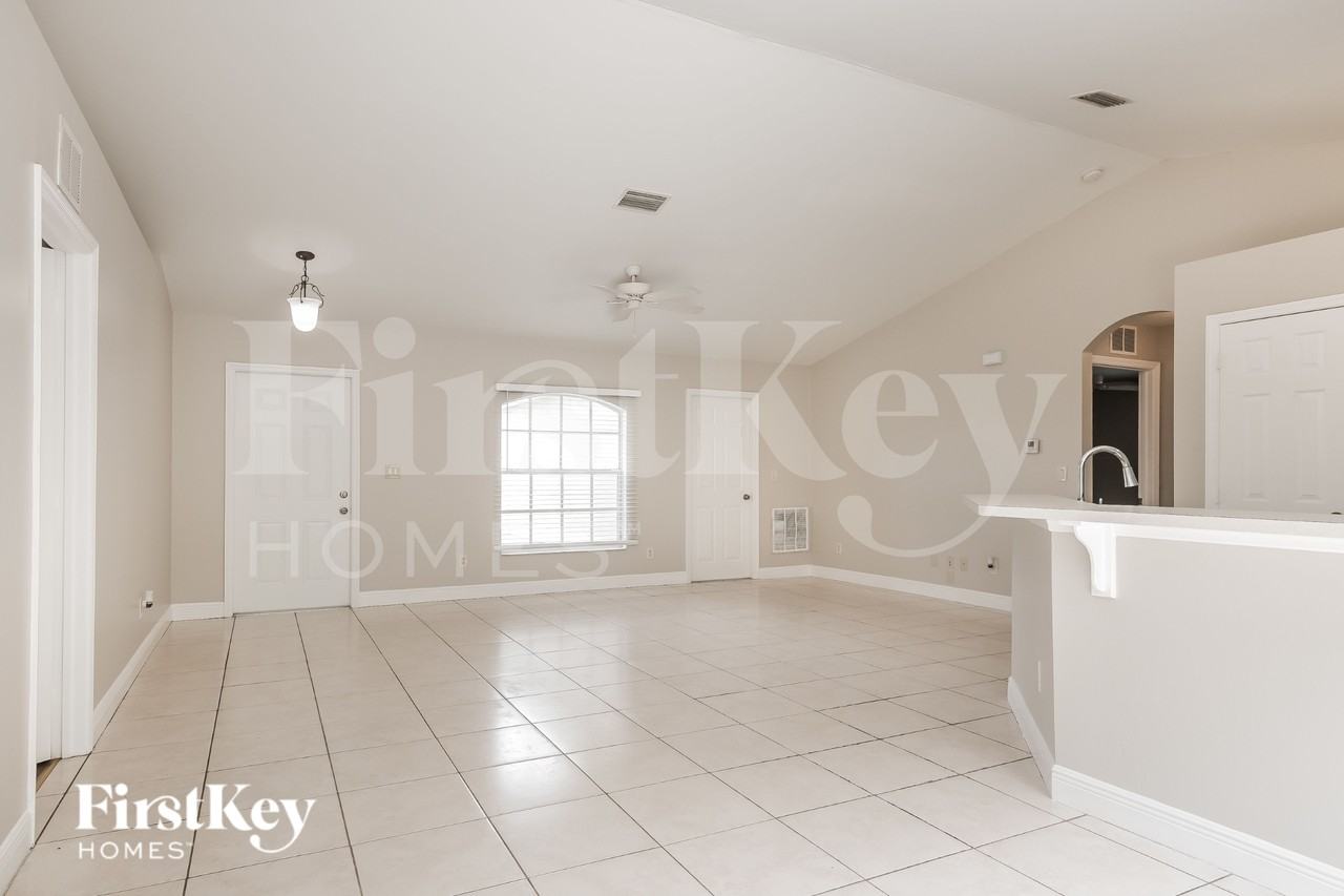 1703 Dale Ave - Photo 4 of 16
