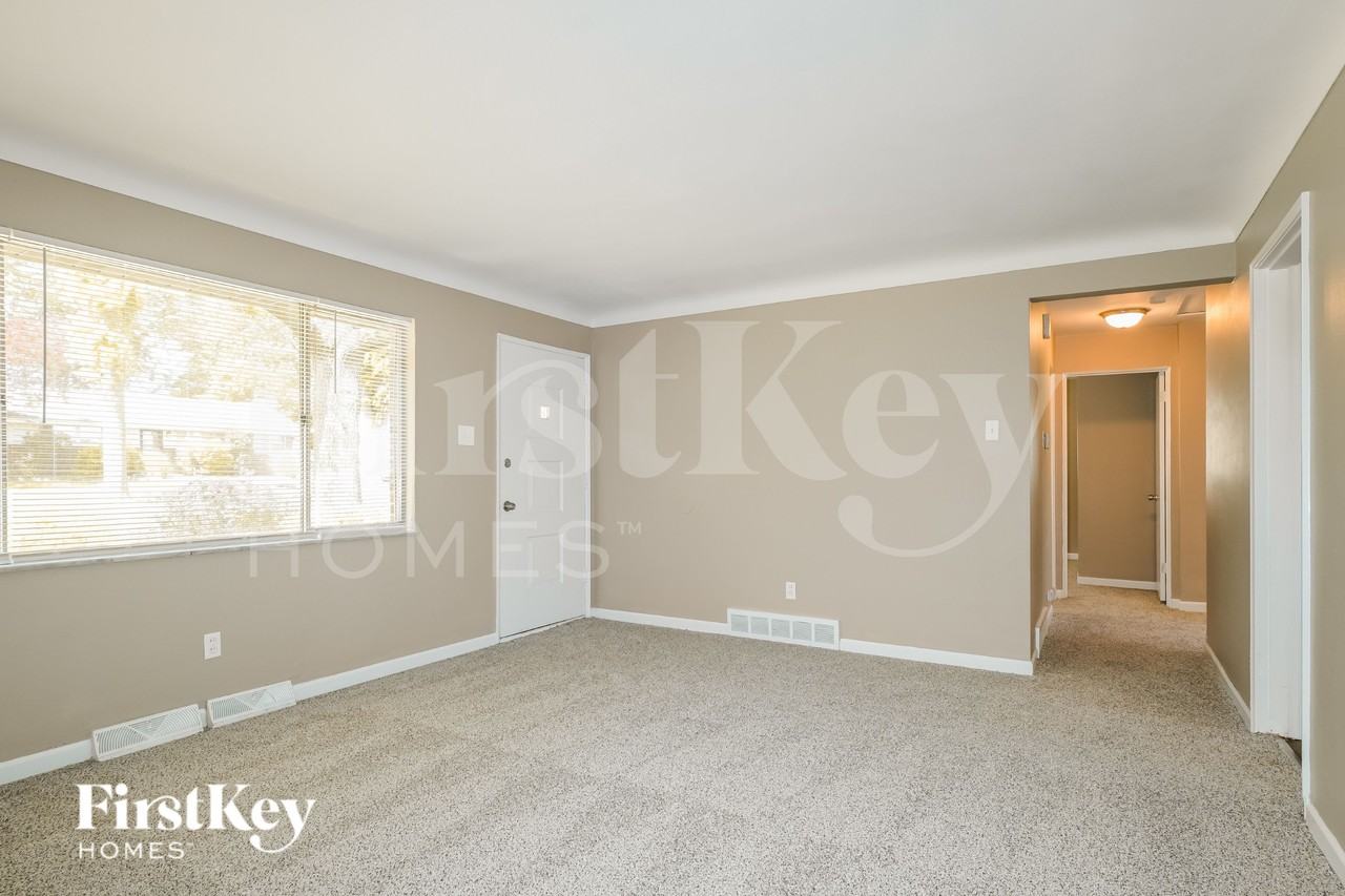 170 Calbreath Ct - Photo 3 of 16