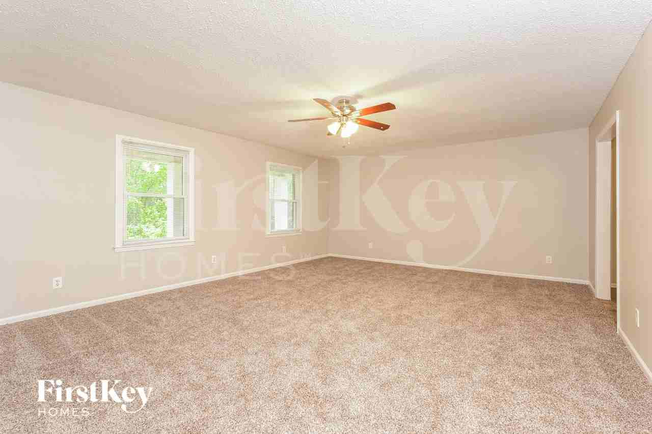160 Rhyne Ct - Photo 3 of 19