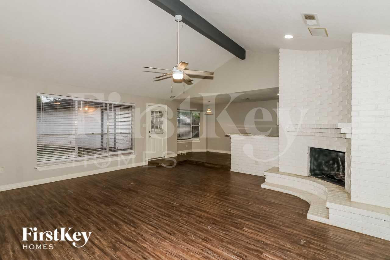 15631 Cascade Point Dr - Photo 2 of 20