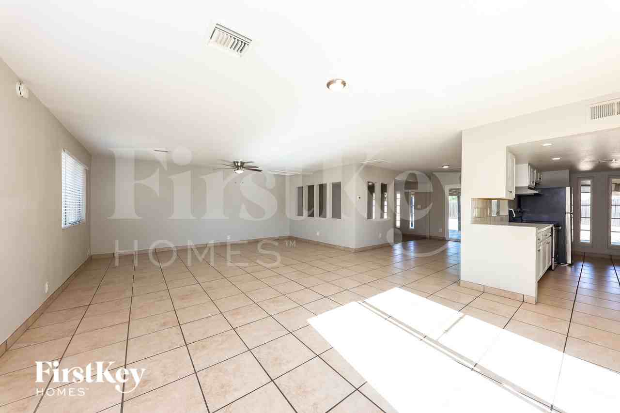 14623 N 32nd Pl - Photo 2 of 19