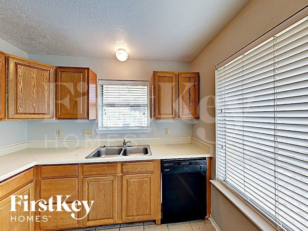12623 Day Hollow Ln - Photo 4 of 16