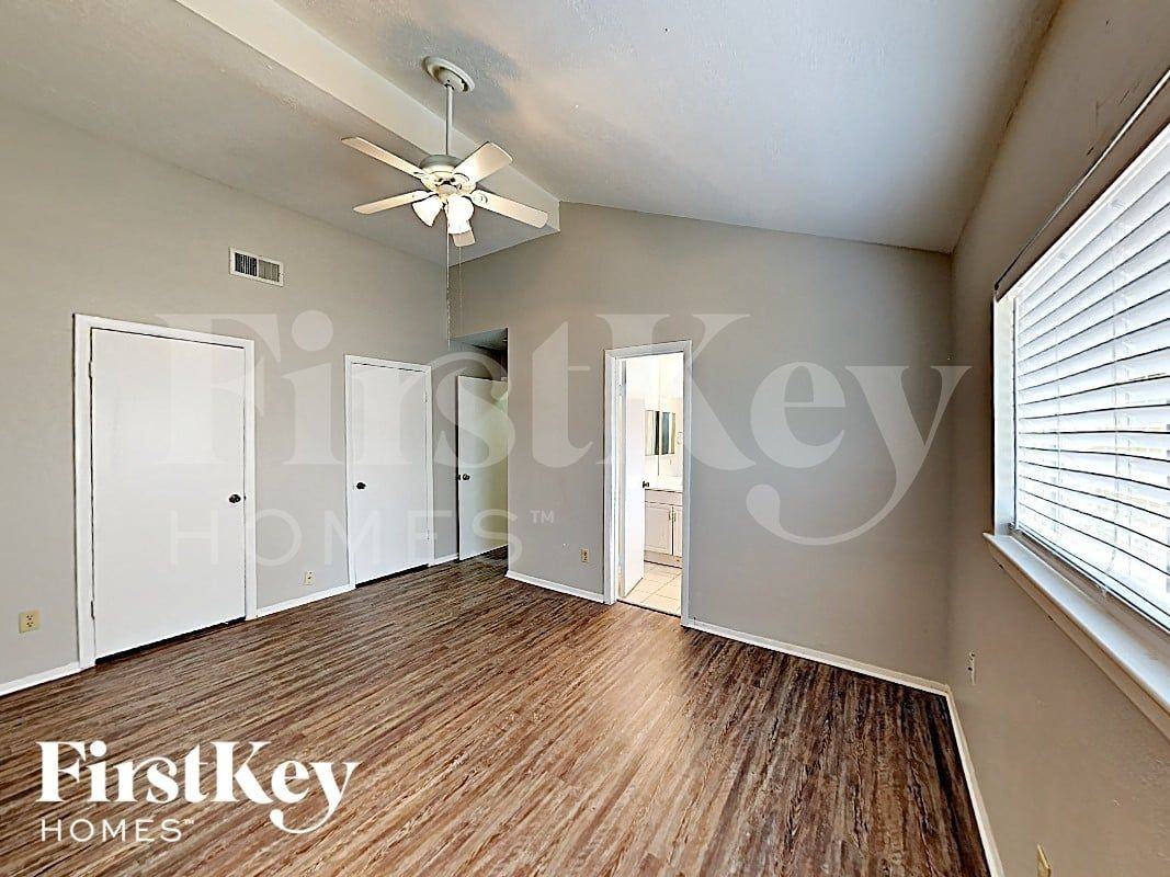12623 Day Hollow Ln - Photo 7 of 16