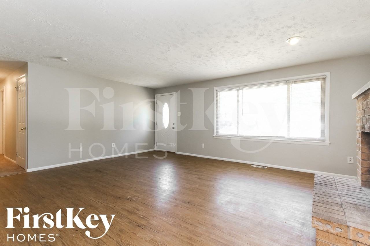 10137 Lawnhaven Ct - Photo 4 of 15