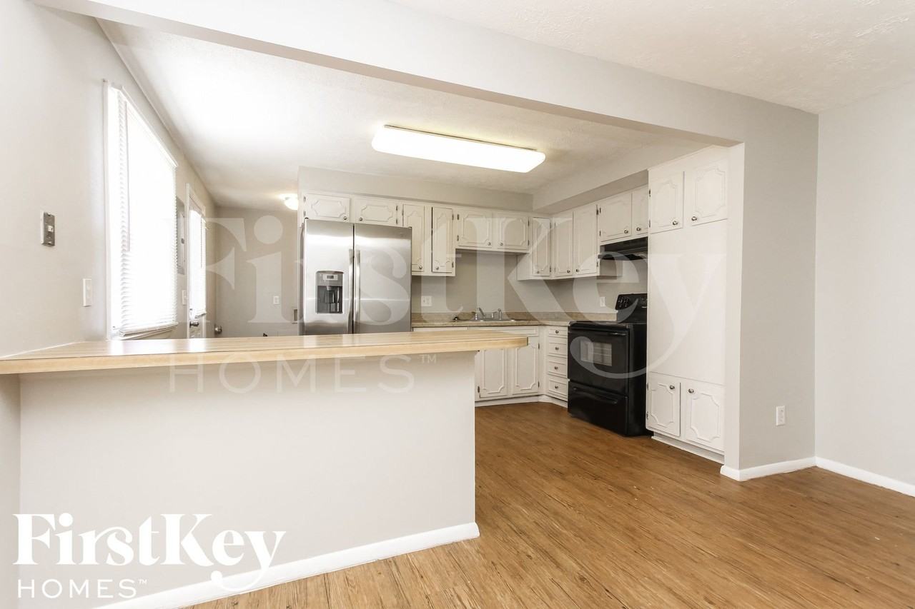 10137 Lawnhaven Ct - Photo 5 of 15