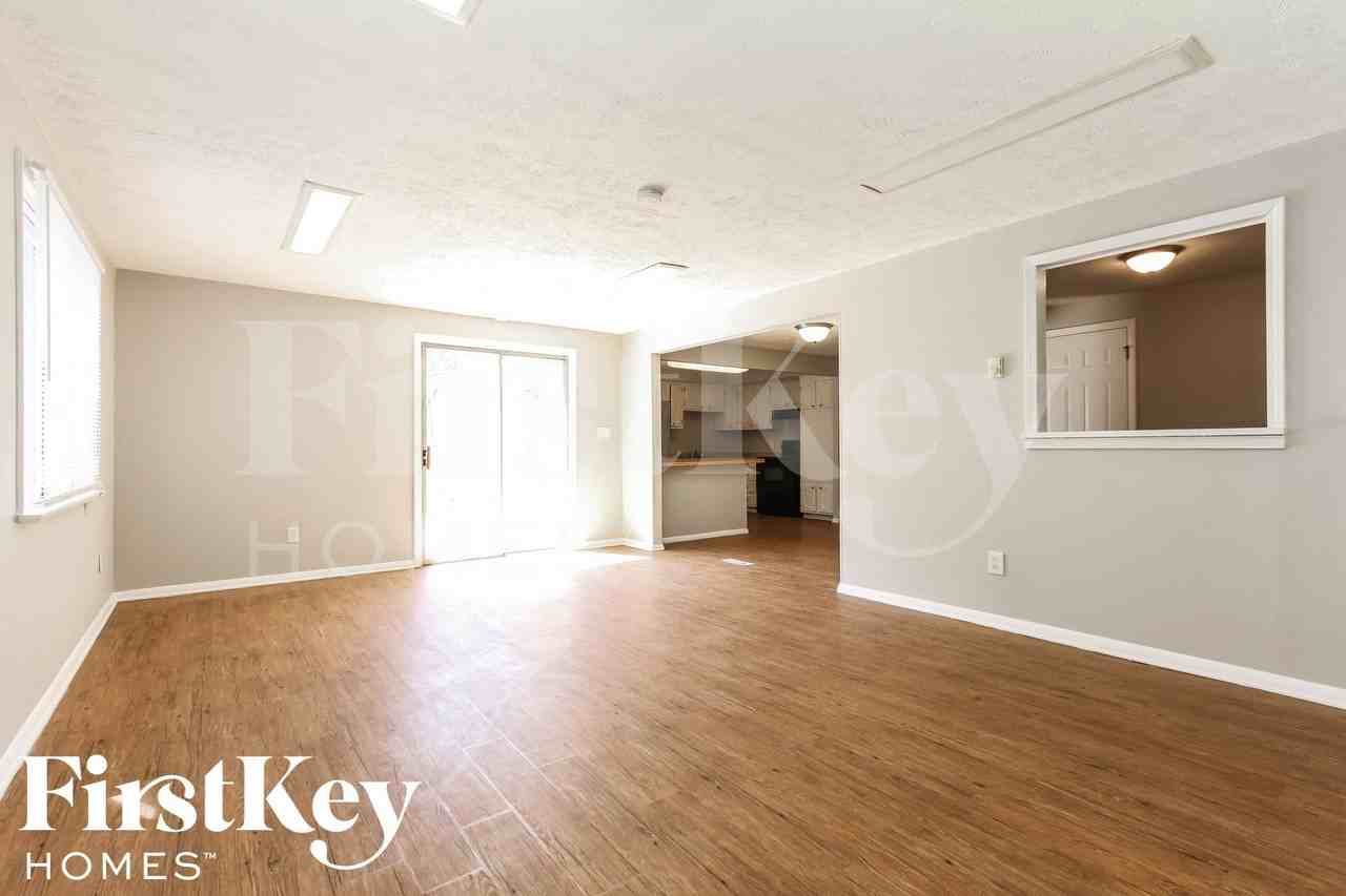 10137 Lawnhaven Ct - Photo 7 of 15