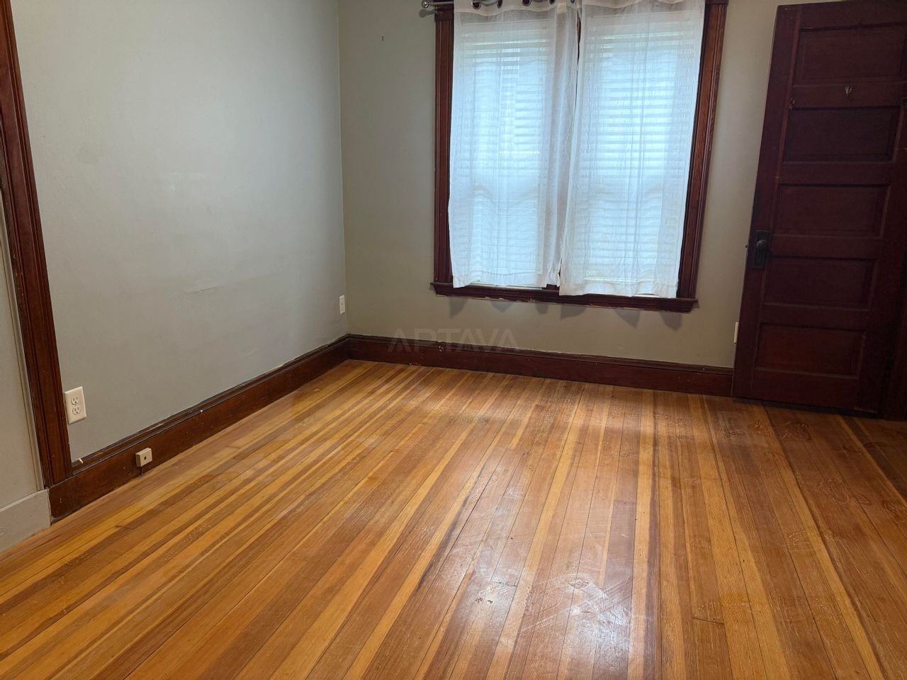 235 Summer St - Photo 4 of 16