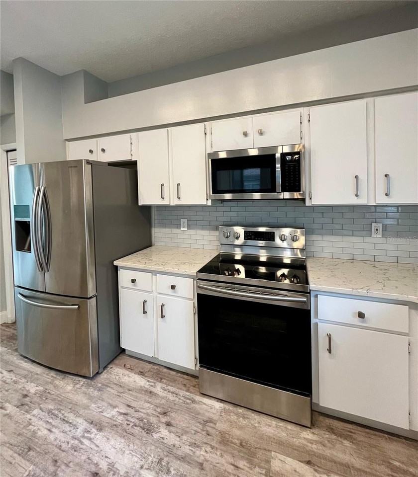 9318 Heritage Oak Ct - Photo 6 of 48