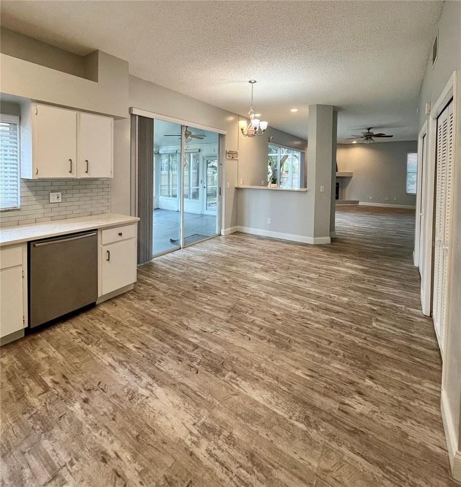 9318 Heritage Oak Ct - Photo 7 of 48