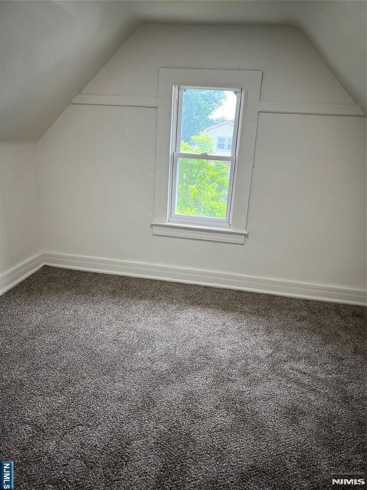 139 Magnolia Ave - Photo 7 of 9