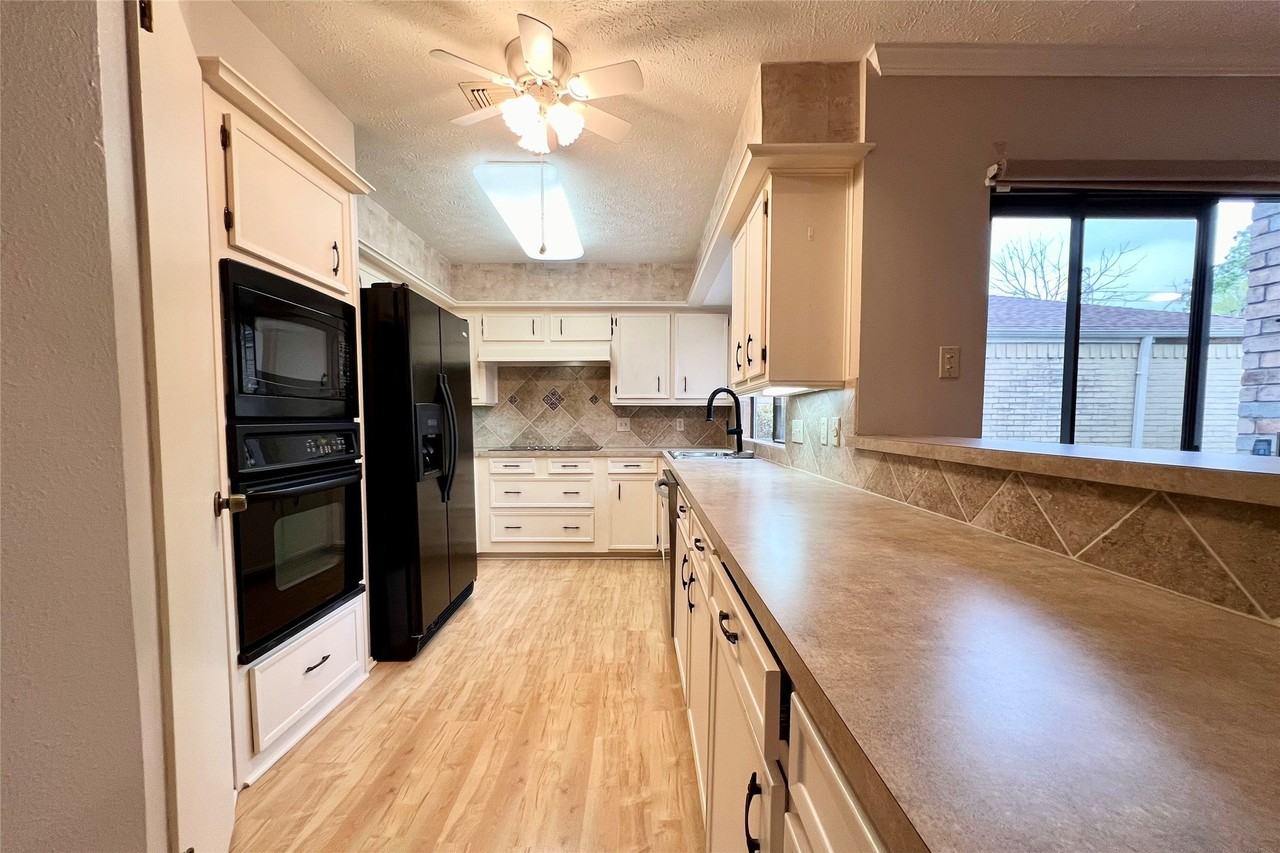11954 Brook Meadows Ln - Photo 6 of 32