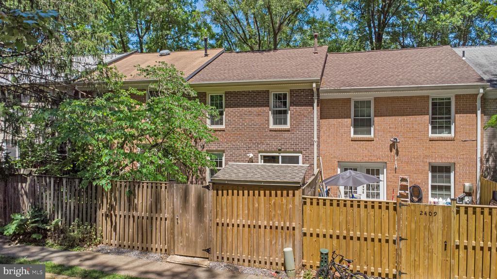 2407 Alsop Ct - Photo 4 of 40