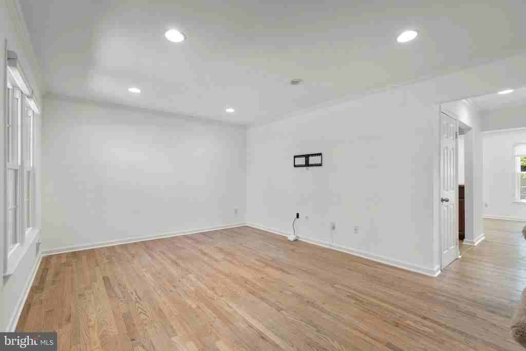 2407 Alsop Ct - Photo 5 of 40