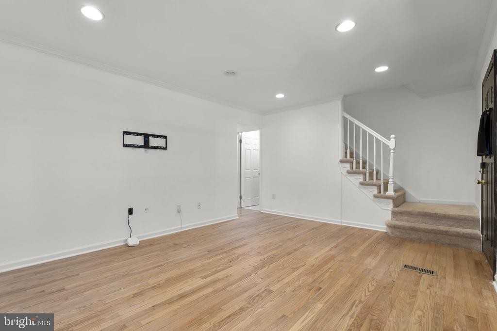 2407 Alsop Ct - Photo 6 of 40