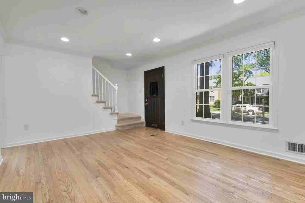 2407 Alsop Ct - Photo 7 of 40
