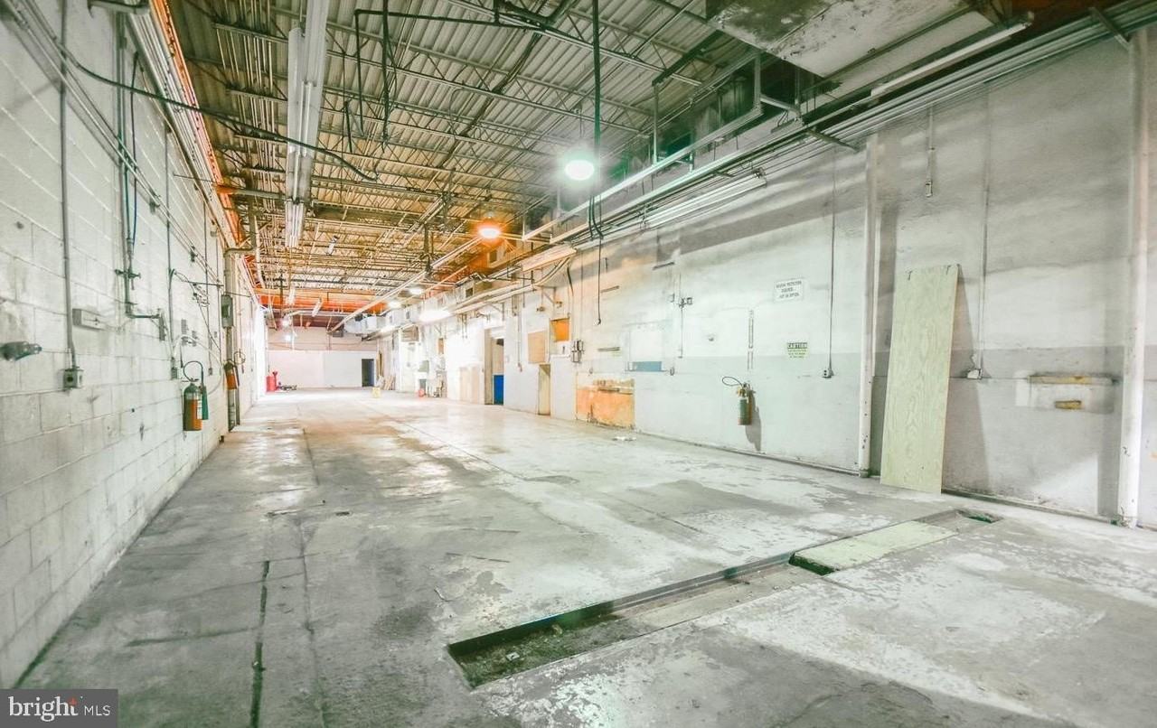 215 S COLLEGE Street unit: Warehouse #1 - Photo 3 of 11