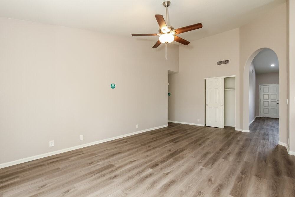 10249 W Orange Dr - Photo 5 of 16