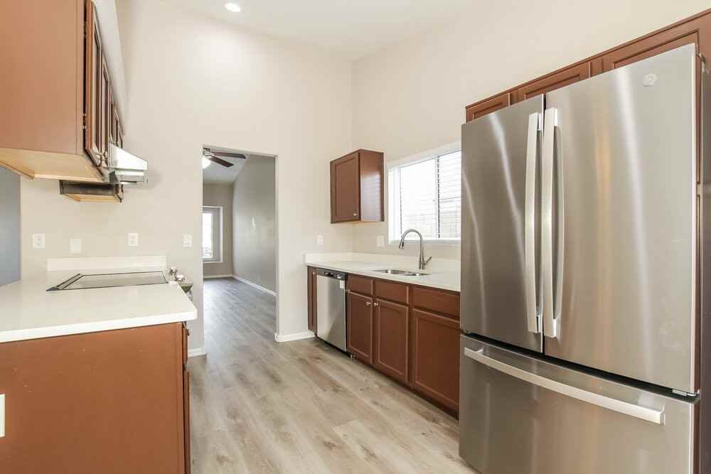 10249 W Orange Dr - Photo 7 of 16