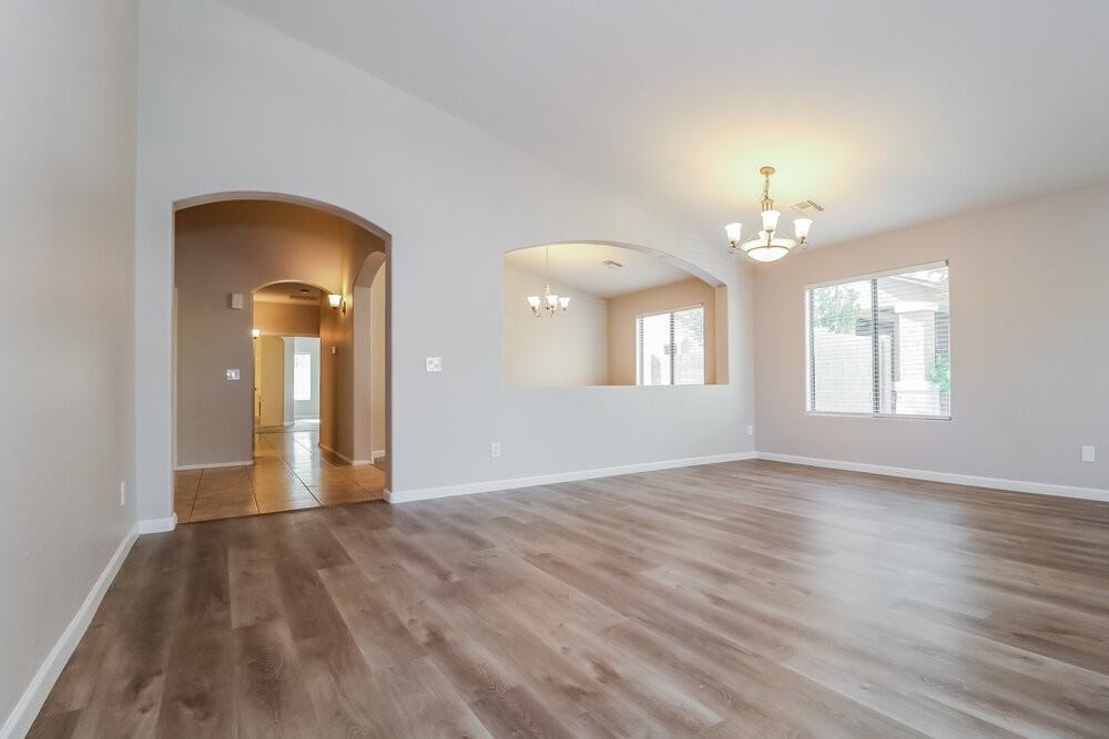 13625 W Lisbon Ln - Photo 5 of 16