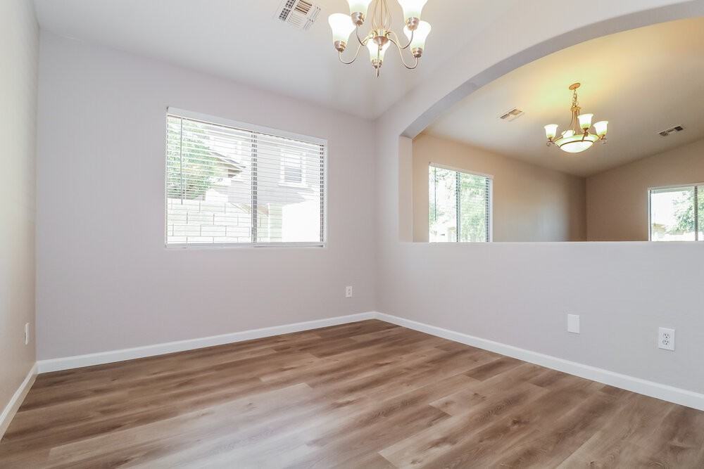 13625 W Lisbon Ln - Photo 6 of 16