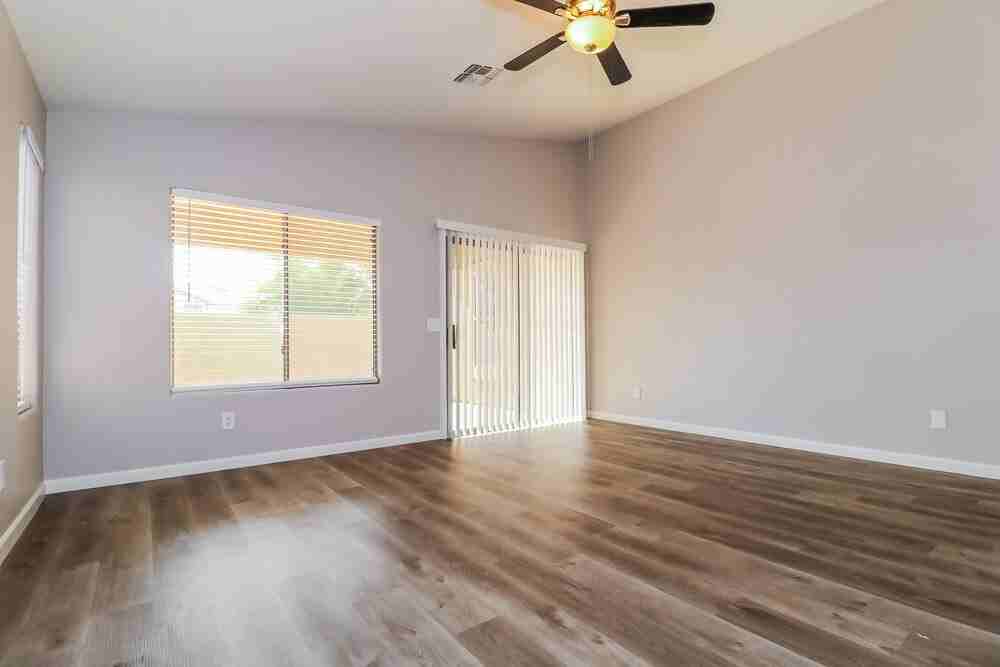 13625 W Lisbon Ln - Photo 7 of 16