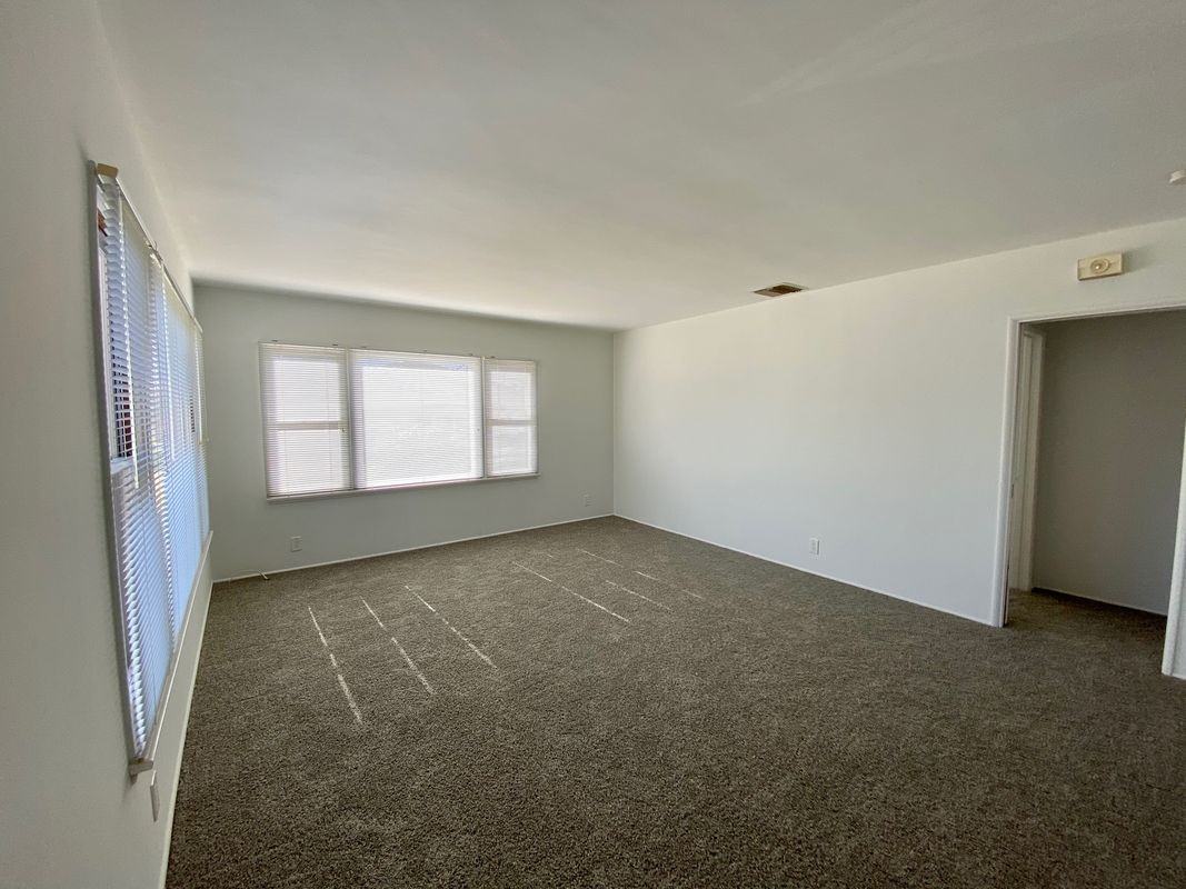 139 Acacia Ave - Photo 3 of 3
