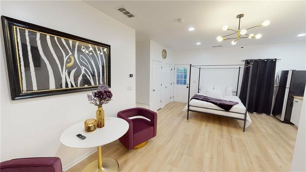 Queens Court Trce - Photo 2 of 6