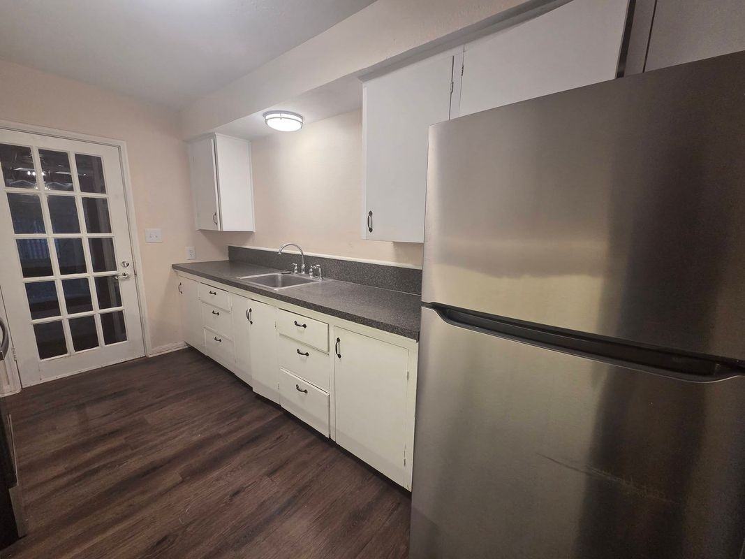 1204 W Lee Ave - Photo 3 of 28