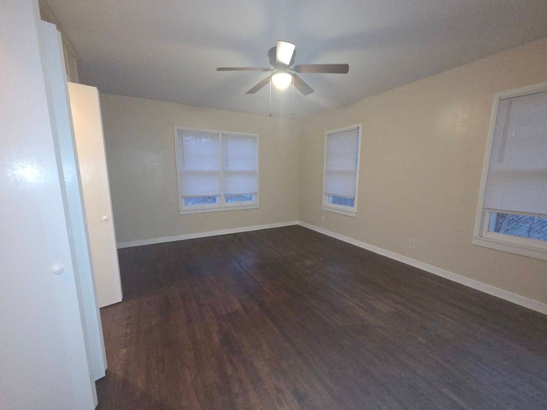 1204 W Lee Ave - Photo 4 of 28