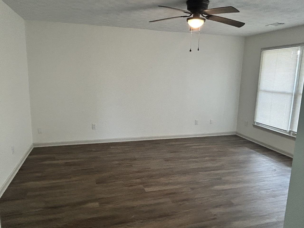 142 Hawthorne Dr - Photo 6 of 12