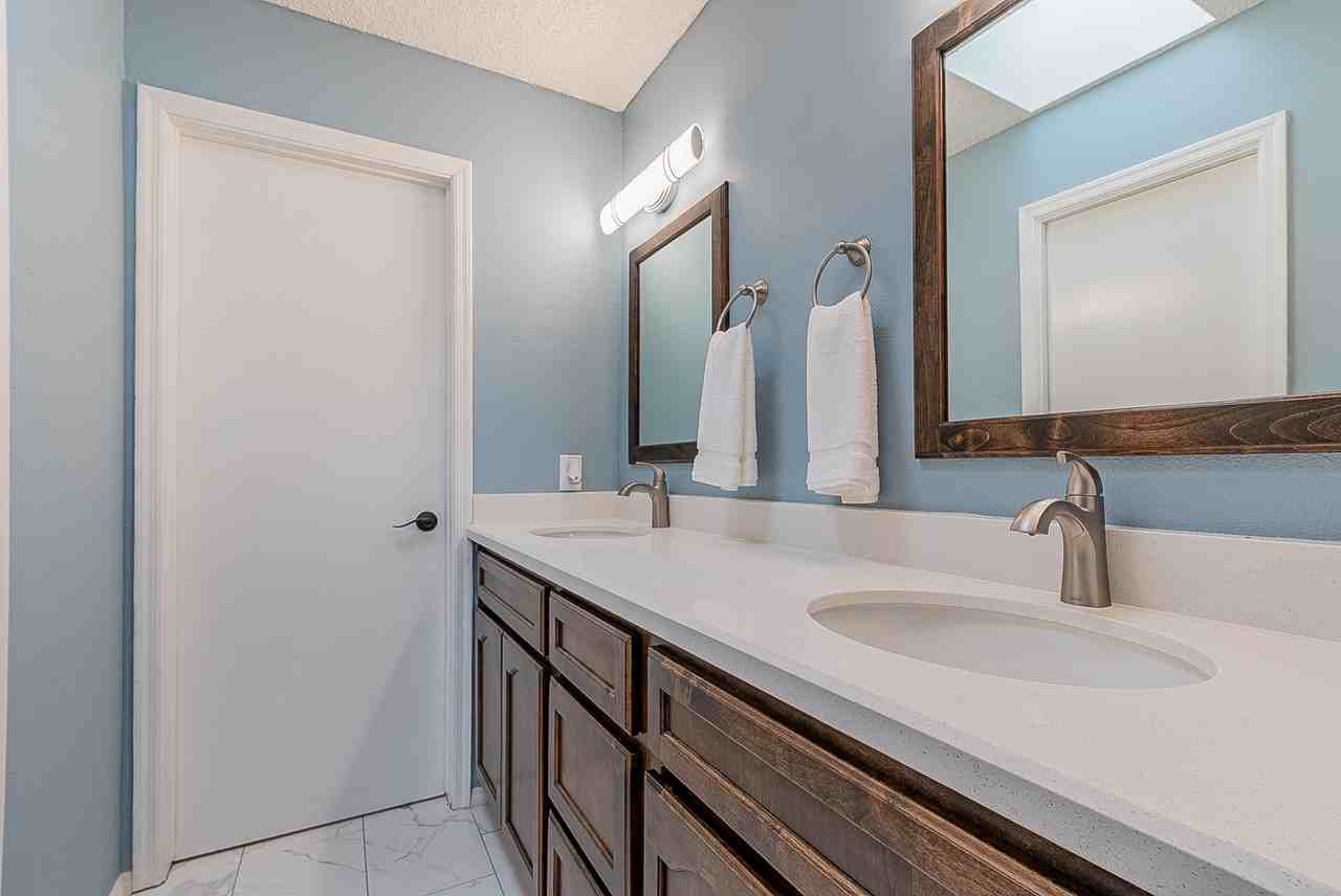 10637 S Calle Raquel #10637 - Photo 2 of 38